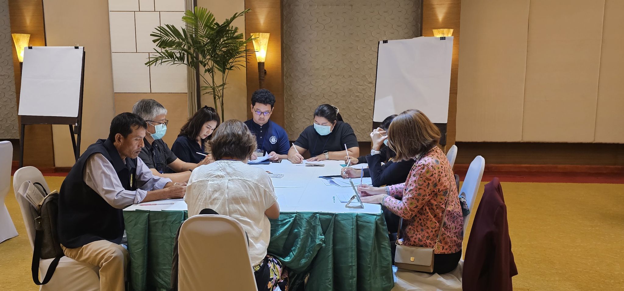 group discussion/ working together at one table